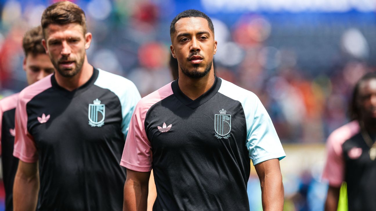 比利时队长蒂勒曼斯热身受伤，西班牙战前临阵退出